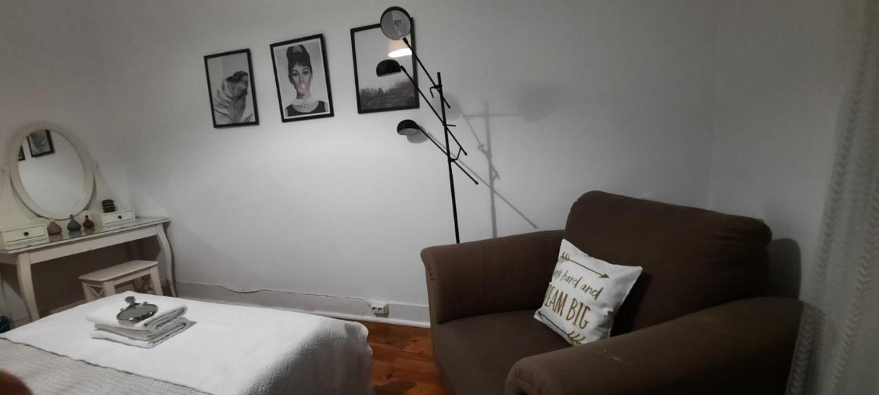 Sunny Terrace Apt, Close To Downtown! 2 Bedroom Flat Lisboa Kültér fotó